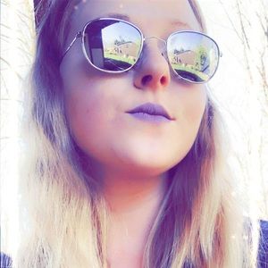 Meet your Posher, Valerie